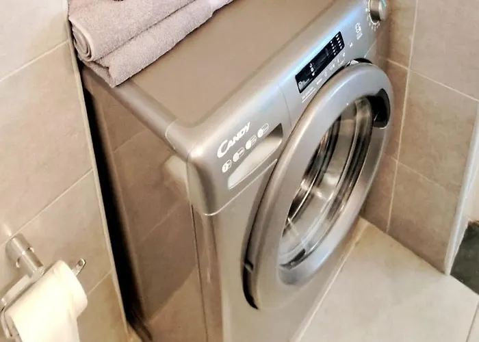 For 2 Or 4 People דירה *